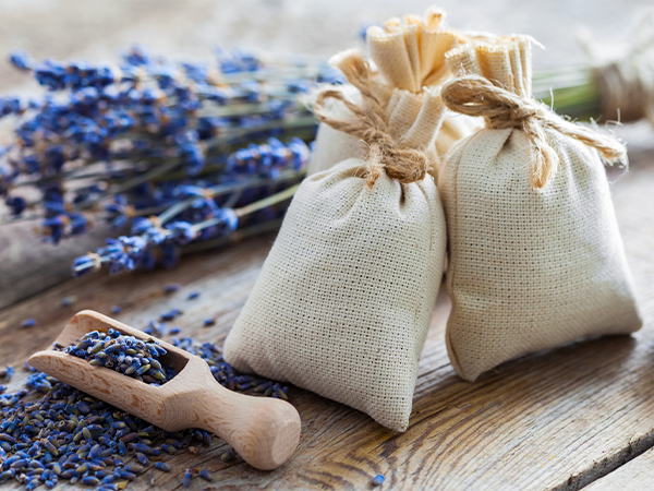 Công dụng và thành phần của sáp treo, túi thơm