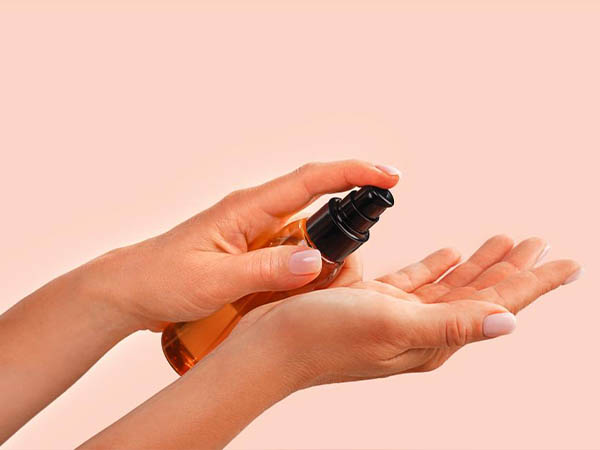 Đối tượng sử dụng dịch vụ gia công dầu dưỡng tóc